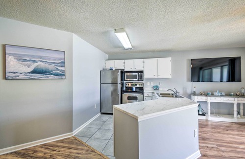 Little River Condominio | Little River Condo w/ Pool ~ 3 Mi to Beach!