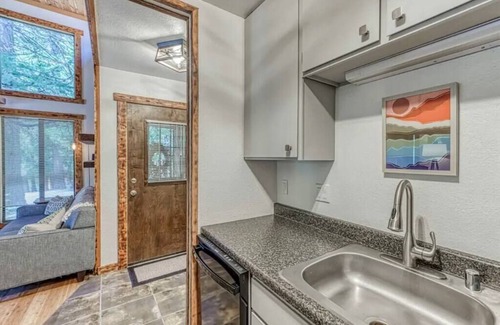 Shaver Lake Condominio | Little Ski Lodge | 1/1 condo-pet friendly!