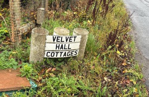 Horncliffe Casa | Little Velvet Hall Character Cottage