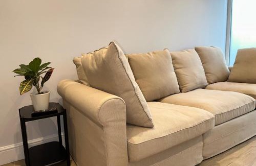 Carshalton South and Clockhouse Apartamento | Little Vine - Beautiful Ground floor flat in South London
