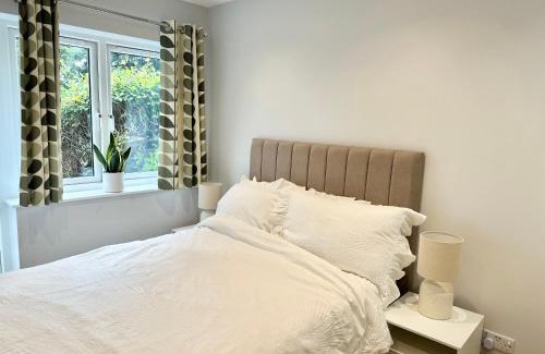 Carshalton South and Clockhouse Apartamento | Little Vine - Beautiful Ground floor flat in South London
