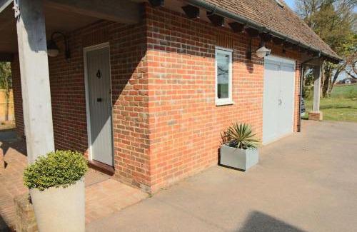 Stuppington Casa | Little Wisteria