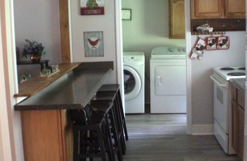 Rutherfordton Cabaña | Little Yellow House at Holly Ridge Farm- near TIEC