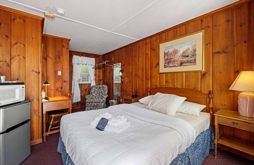 Littleton Hotel | Littleton Getaway – Queen Room Retreat