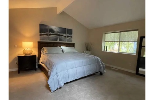 Lake Forest Park Casa | Livable C near Lake Washington!
