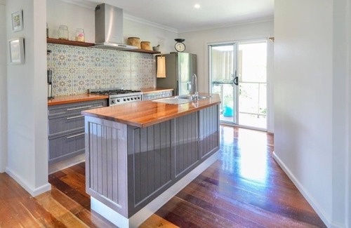 Kuranda Casa | Live in Kuranda Village | Lush garden | Balcony dining