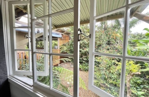 Kuranda Casa | Live in Kuranda Village | Lush garden | Balcony dining