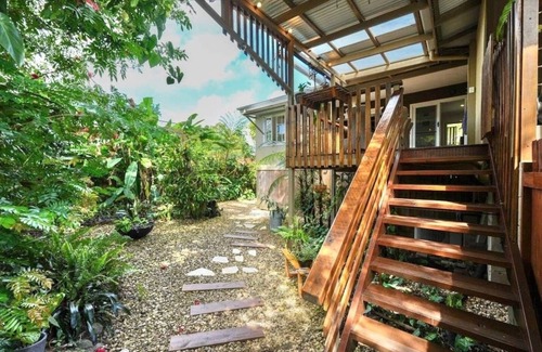 Kuranda Casa | Live in Kuranda Village | Lush garden | Balcony dining