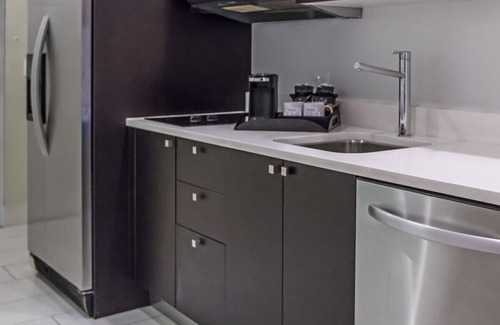 Ludlam Hotel | Live in Style - Miami Awaits You! Relaxing Room w/ Full Kitchen | Hot tub + Spa