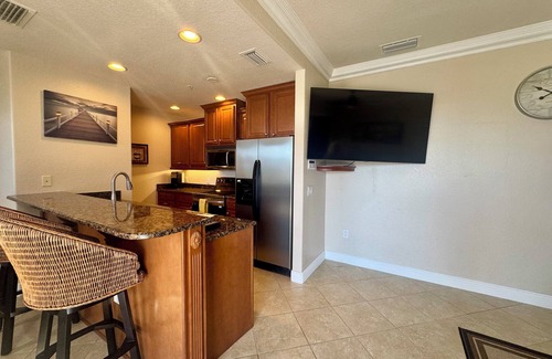 Venice Condominio | Live the Island Life 0.7 mi to the beach, 2 bed 2 bath condo in Venice Florida!