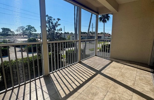 Venice Condominio | Live the Island Life 0.7 mi to the beach, 2 bed 2 bath condo in Venice Florida!