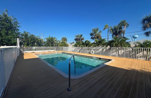 Venice Condominio | Live the Island Life 0.7 mi to the beach, 2 bed 2 bath condo in Venice Florida!