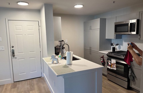 Downtown Apartamento | Live the luxury lifestyl 2 bedroom Pool Gym, basketball court middle of downtown