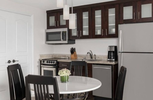 Las Vegas Complejo | Live the Vegas Dream: Family Fun and Luxury Await- Marriott's Grand Chateau-3 Bd