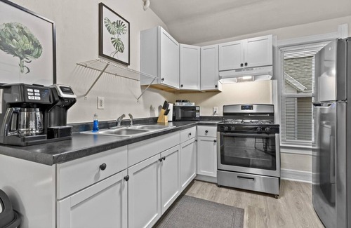Ashwaubenon Apartamento | Live. Work. Play. Downtown Green Bay!