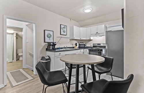 Ashwaubenon Apartamento | Live. Work. Play. Downtown Green Bay!