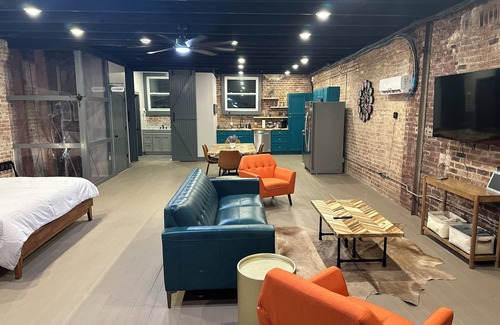 Sardis Apartamento | Livie’s Loft Trendy loft on Main Street