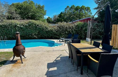 Ono Island Casa | Livin La Vida Local
