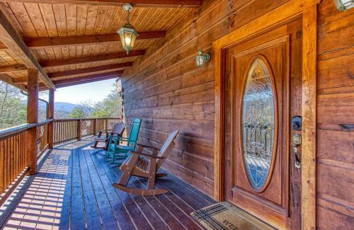 Gatlinburg - Pigeon Forge Casa | Livin' Lodge, Hot Tub, WIFI, 685 FREE tickets each paid day, Pool Table, WIFI!