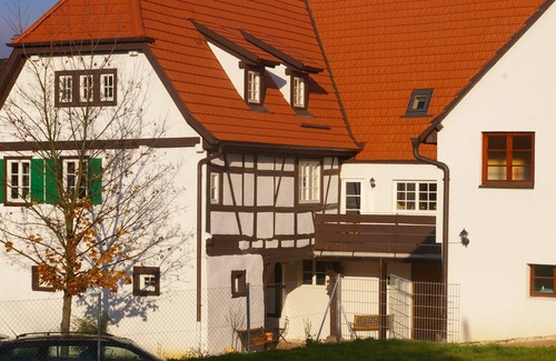 Wiernsheim Apartamento | Living in the "Alter Heuboden" 10 minutes from the Pforzheim Süd highway