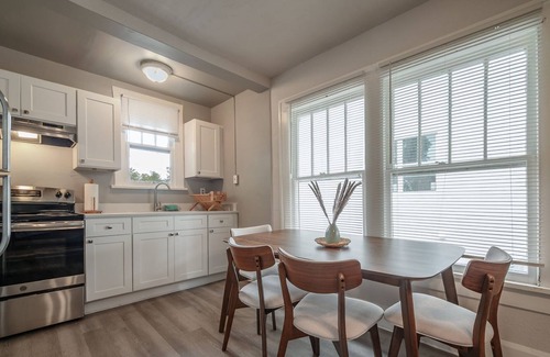 Kenwood Apartamento | "Living on the Edge" - 2BR Apt|St Pete|Central Ave