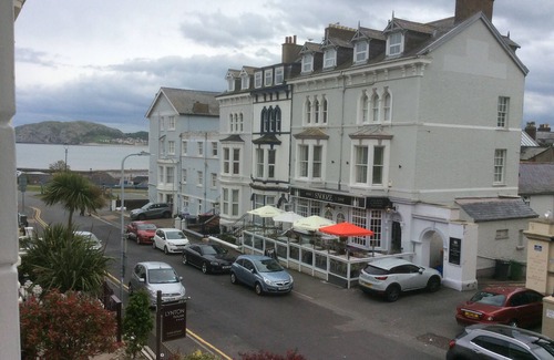 Llandudno Apartamento | Llandudno by the Pier & Beaches - Bright 2 - Bedroom Apt