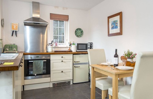 Narberth Cabaña | Llanmill Cottage, holiday home Llanmill, Nr Narberth, Sleeps 2, 1 bedrooms, bathrooms