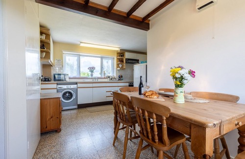 Trefin Cabaña | Llanwg, Holiday Cottage Trefin, Sleeps 5, 3 bedrooms, bathrooms