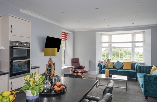 Criccieth Apartamento | LLETY EDNYFED, family friendly, luxury holiday cottage in Criccieth