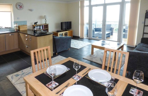 Pendine Cabaña | LLYGAID YR HAUL, pet friendly in Pendine