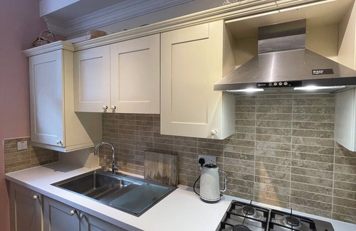 Mile End Apartamento | LNDN-EDI133 · Chic Victorian Flat in Private Estate - Mile End!