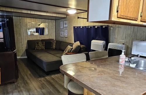 Petersburg Cabina | Loads of amenities, Riverfront, Near Smoke Hole, Seneca, Dolly Sods, Blackwater