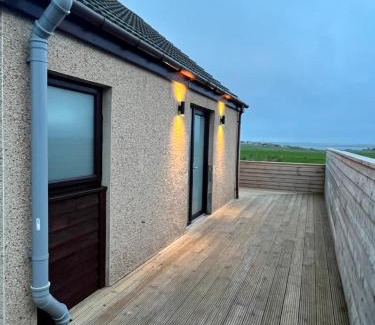 St. Mary's Apartamento | Loanside Lodge, Self-Catering, Holm, Orkney.