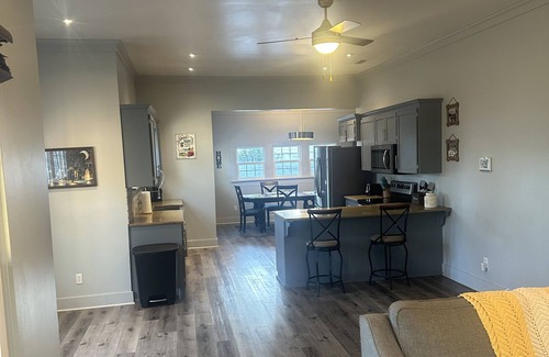 Enterprise Casa | Local With a Side of Cozy