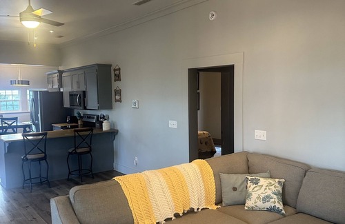 Enterprise Casa | Local With a Side of Cozy
