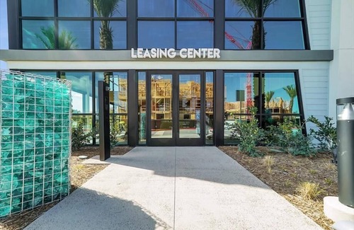 Midway District Apartamento | Locat eats nearby 1 BR w/ Full kitchen & Pool