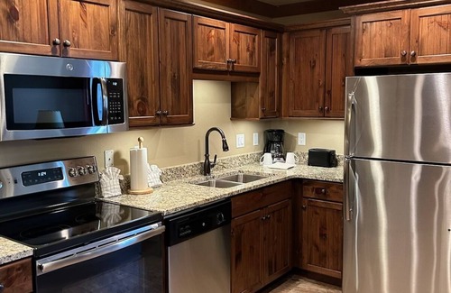 Gatlinburg - Pigeon Forge Complejo | Located Between Gatlinburg Pigeon Forge With Waterpark 3 Pools and Putt Putt
