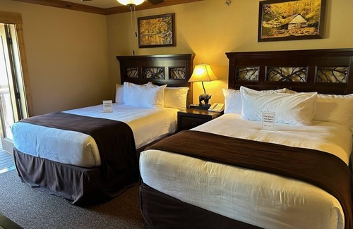 Gatlinburg - Pigeon Forge Complejo | Located Between Gatlinburg Pigeon Forge With Waterpark 3 Pools and Putt Putt