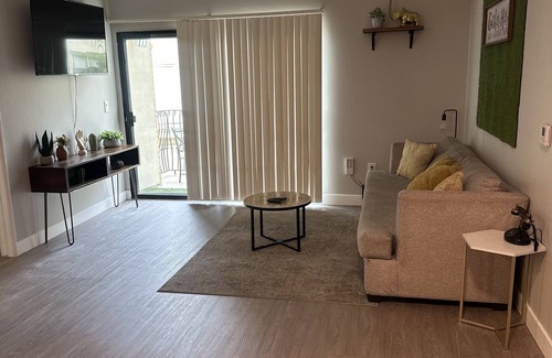 Glendale Casa | Located DTLA** 2BR Self Check in