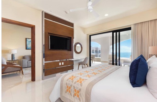 El Zacatal Complejo | Located in the corridor between cabo and San Jose