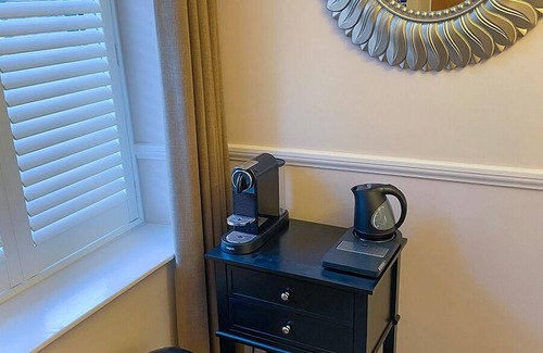 Padfield Apartamento | Located in the heart of Glossop in the High Peak, Westwood Boutique Aparthotel combines comfort with convenience. Set against the breathtaking backdrop of the Peak District.