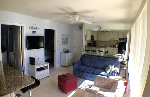 Stone Harbor Condominio | Ubicado en el corazón de Stone Harbor, a solo 3 cuadras de la zona comercial del centro de la calle 96 y a 1-1 / 2 cuadras de la playa.