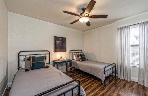 Robinson Casa | Ubicado a minutos de Baylor, el centro de Waco y la I-35, ¡quédese con nosotros!