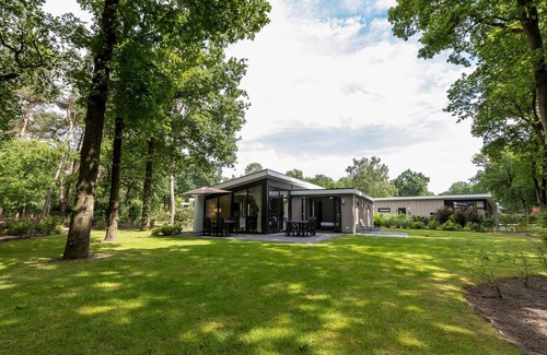 Wekerom Casa | Located on the edge of the forest with a spacious garden