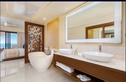 San José del Cabo Complejo | Located on the Pristine Tequila Cove Beach