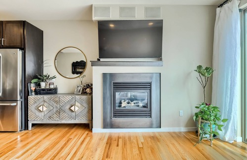 Highland Casa | Location!! 2 Bedroom Townhouse w/ Rooftop Deck in LoHi