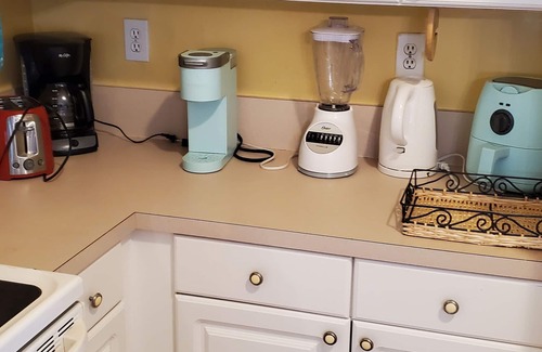 Pembroke Pines Casa | LOCATION! LOCATION! ENJOY LONG TERM RENTAL. WALK TO MOST PLACES YOU'LL NEED.
