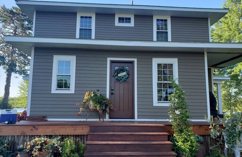 Lakeview Casa | Location, location, location! This is your HOME away from home for the holidays!
