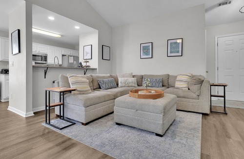 Buford Casa | Location, Location! Minutes away from Mall of GA!