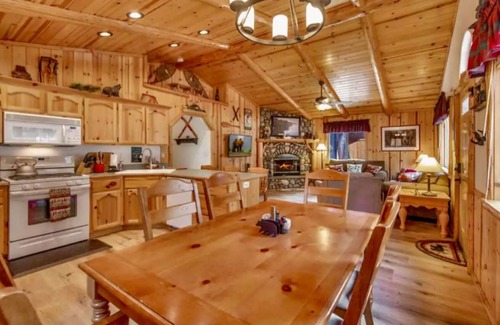 Big Bear Lake Cabina | Location, Location, Location!! Emerald Isle Cabin